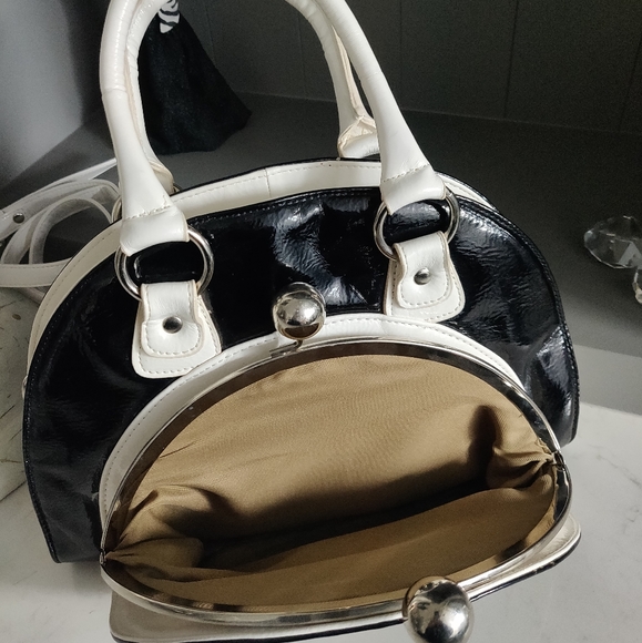 🛍️La Diva Handbag with attachable crossbody strap - Picture 9 of 10